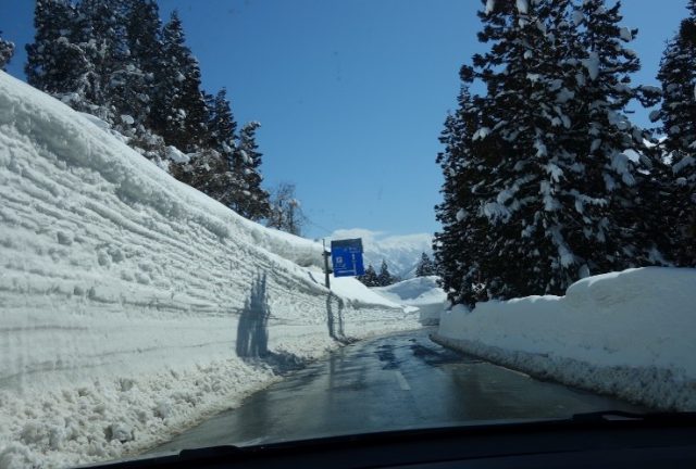 ＜雪国は大変だぁ！＞